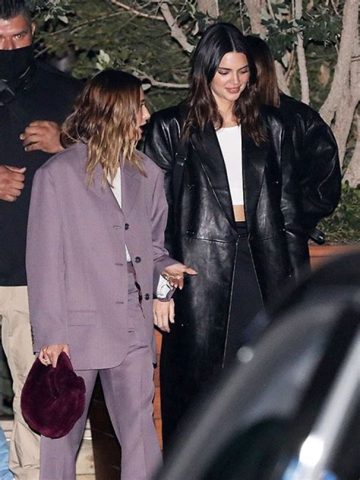 Kendall Jenner & Hailey Baldwin Wear Blazers At Nobu Malibu: Photos – Hollywood Life