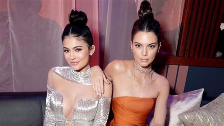 Kendall & Kylie Jenner Joke About Fighting After Fai Khadra Pics – Hollywood Life