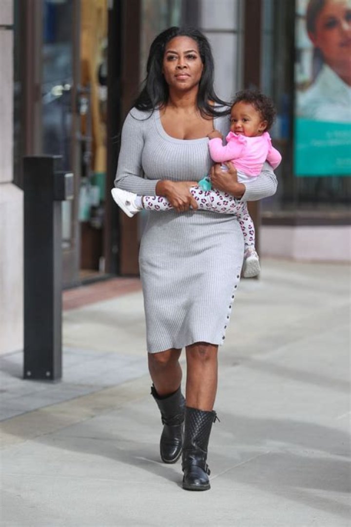 ‘RHOA’s Kenya Moore Goes Shopping With Baby Brooklyn In LA Amid Marc Daly Split – See Pics