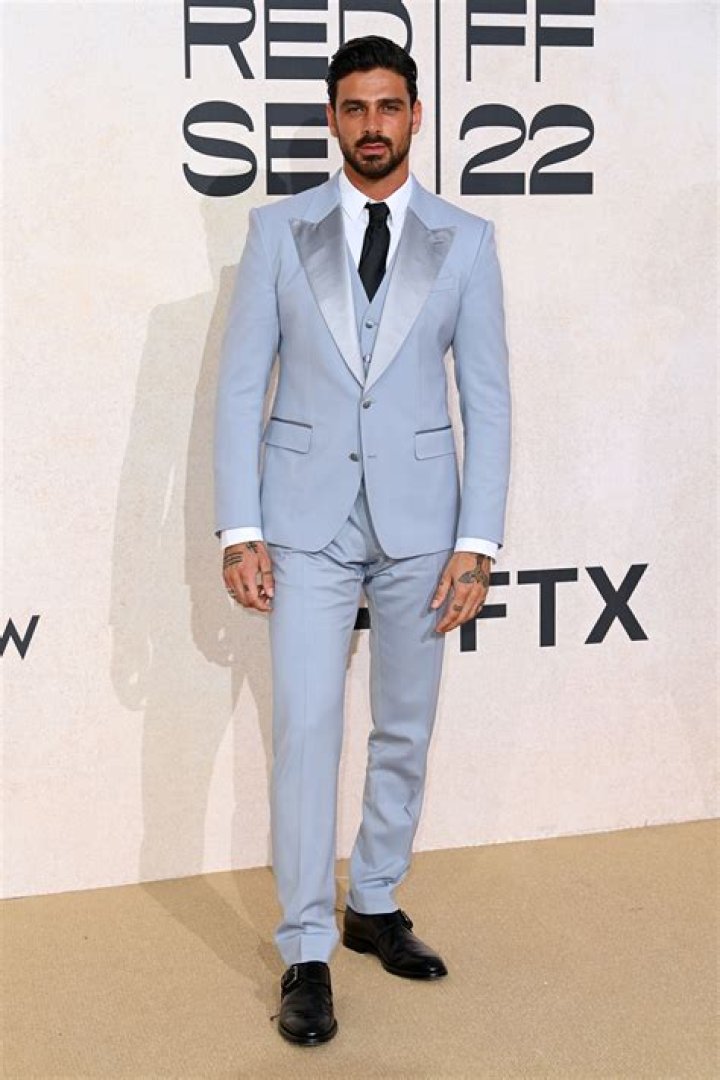 Khloe Kardashian ‘Missed’ Her Shot With Michele Morrone, Kim Says – Hollywood Life