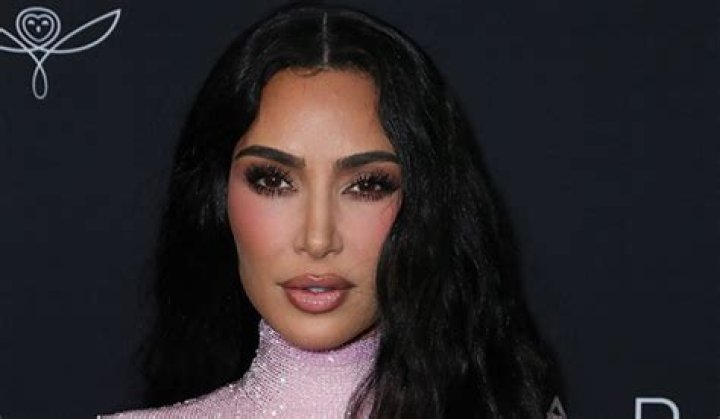 Kim Kardashian Rocked a Pink Bra and Underwear in Sexy Mirror Selfies – Hollywood Life