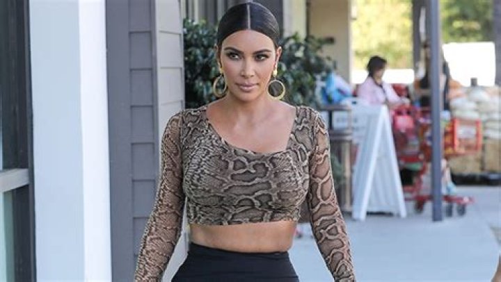 Kim Kardashian’s Snakeskin Crop Top & Tight Skirt – Pics – Hollywood Life