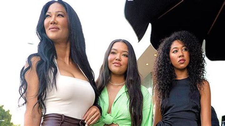 Kimora Lee Simmons Talks Parenting Daughters With Russell Simmons – Hollywood Life