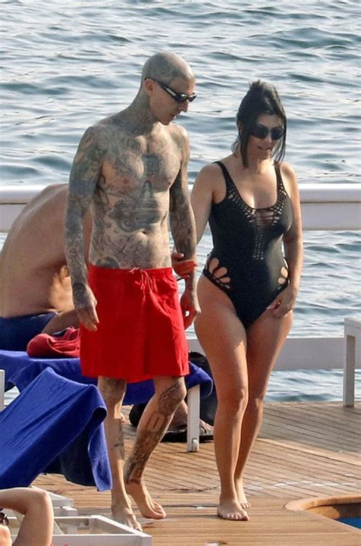 Kourtney Kardashian Rocks Black Swimsuit For Swim In Lake Como With Travis Barker: Photos