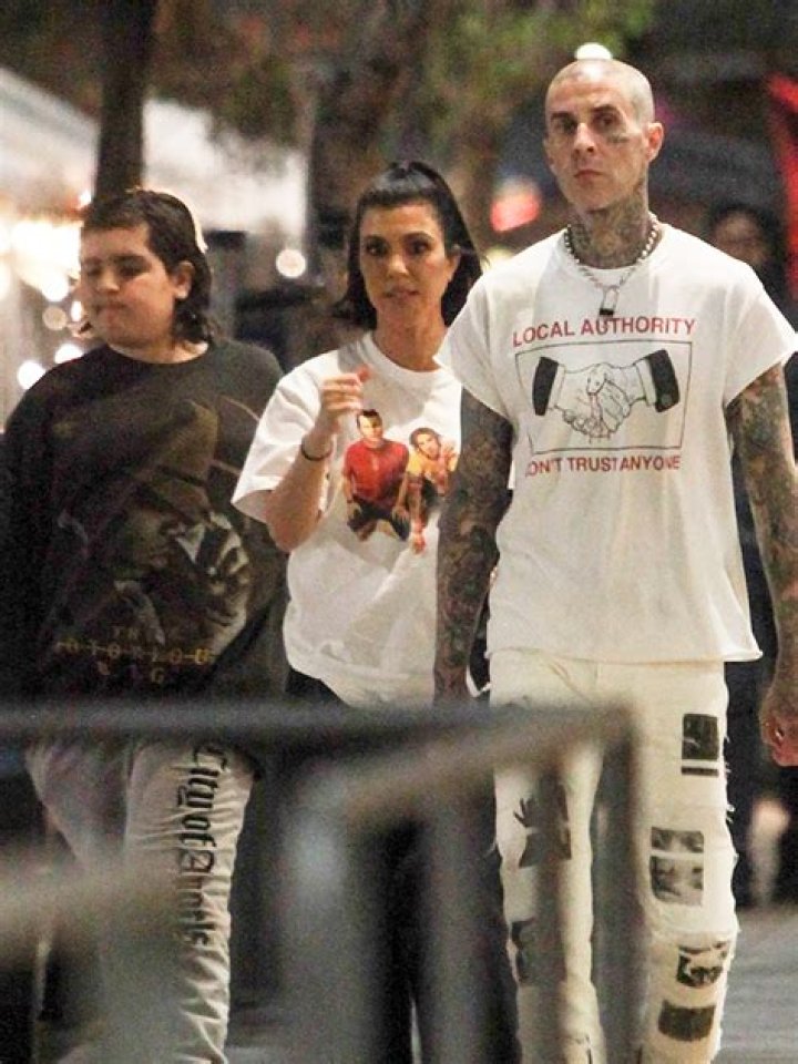 Kourtney Kardashian Rocks Blink 182 Shirt To Support Travis Barker – Hollywood Life