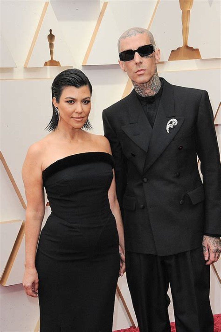 Kourtney Kardashian’s 1st Baby Bump Photos With Travis Barker – Hollywood Life