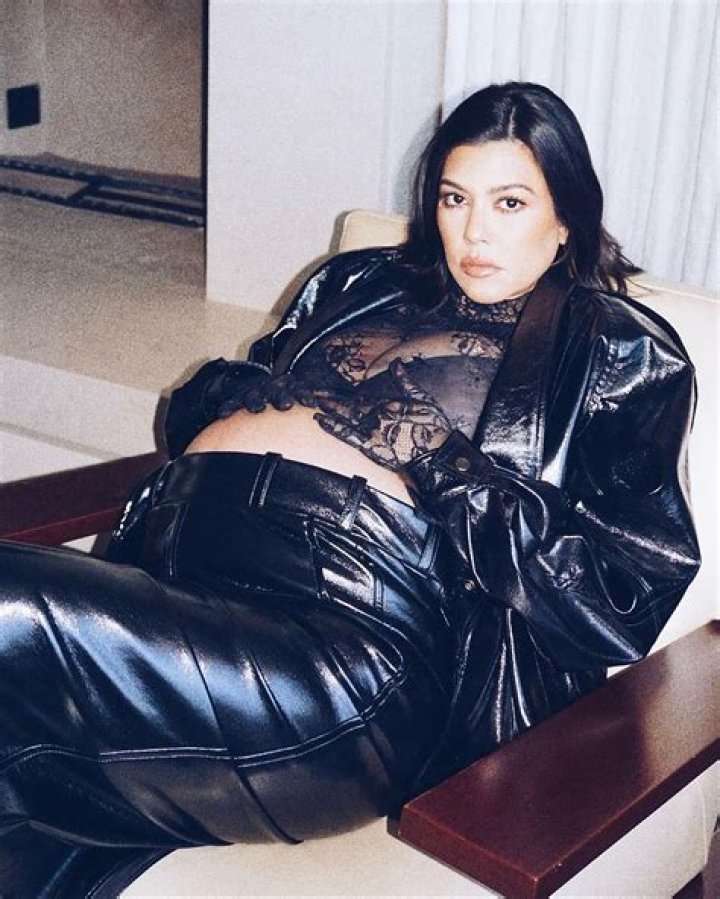 Kourtney Kardashian Calls Pregnancy ‘Empowering’ & Shares Gorgeous New Photos After Emergency Fetal Surgery