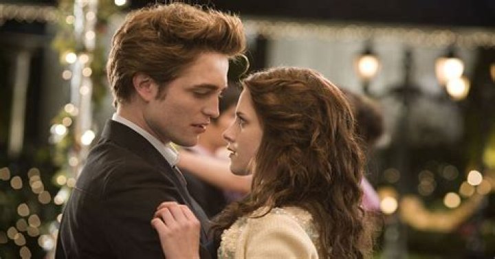 Kristen Stewart’s Favorite Scene — Robert Pattinson’s Dance At Prom – Hollywood Life