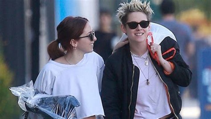 Kristen Stewart & New Girlfriend Sara Dinkin Spotted Shopping — Pics – Hollywood Life