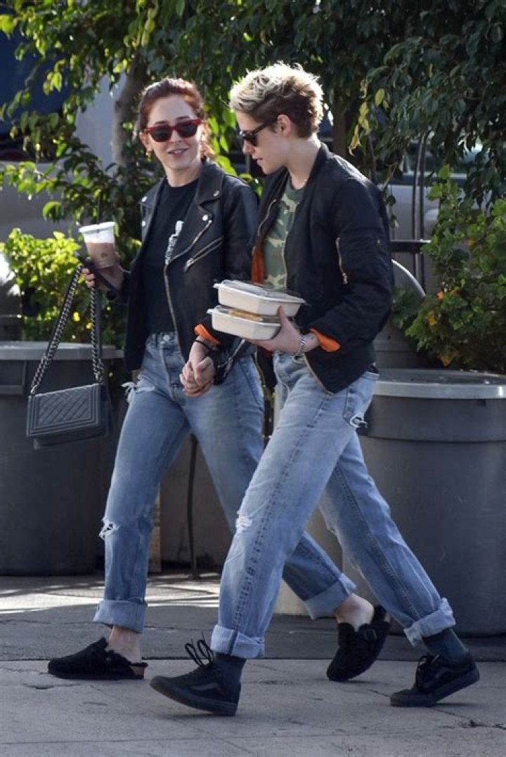 Kristen Stewart & Sara Dinkin — PICS