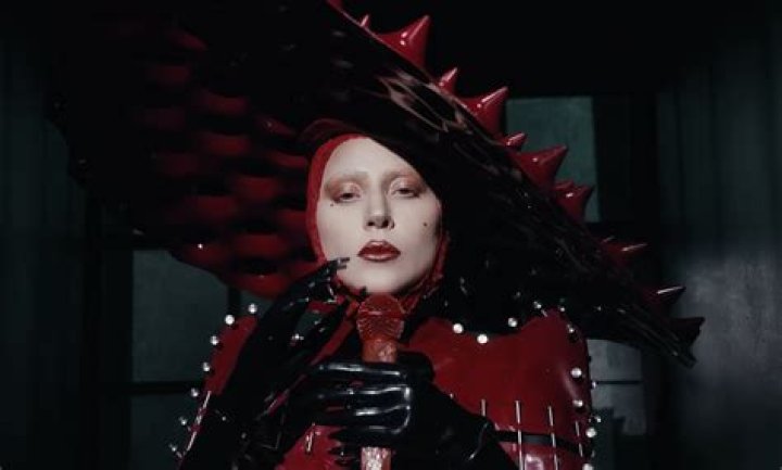 Kristin Chenoweth Defends Lady Gaga From Carly Waddell’s ‘Wicked’ Claims – Hollywood Life