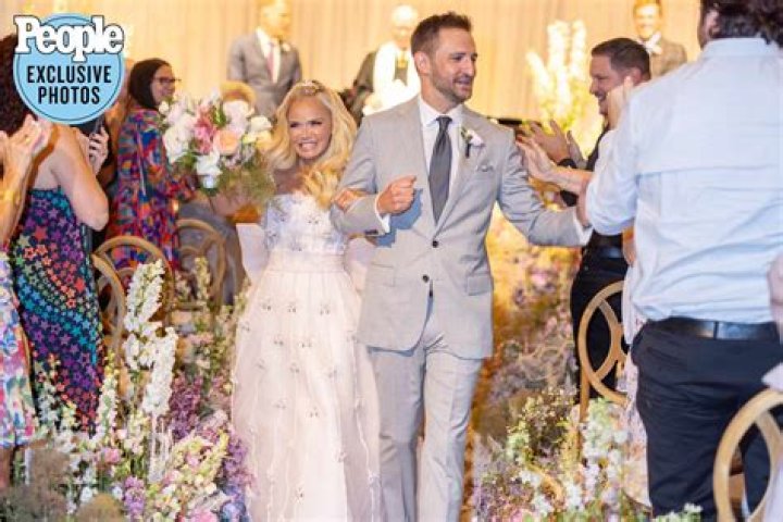 Kristin Chenoweth & Josh Bryant Reportedly Pausing Wedding Plans – Hollywood Life