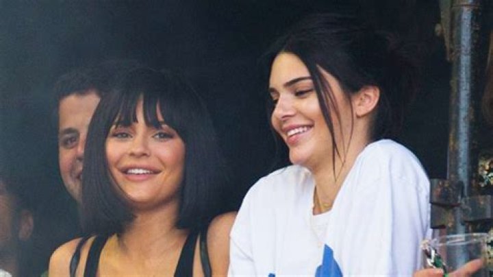 Kylie Jenner Films Drunk YouTube Video With Kendall & Pees Her Pants – Hollywood Life