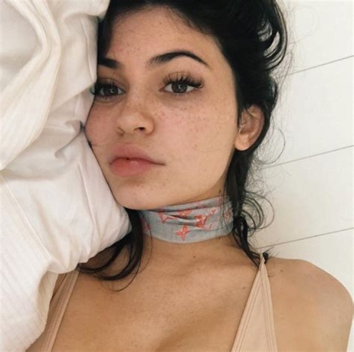 Kylie Jenner Flaunts Freckles In Cute Makeup-Free Selfie