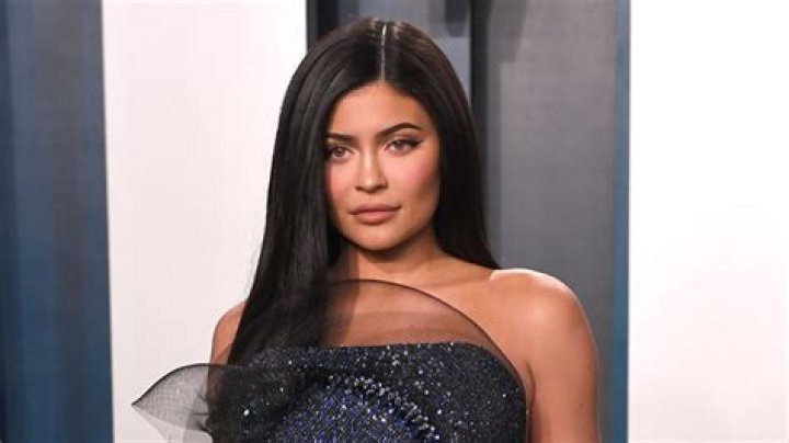 Kylie Jenner’s Hair Makeover: She Debuts Long, Gorgeous Brown Locks That Fans Are In Love With