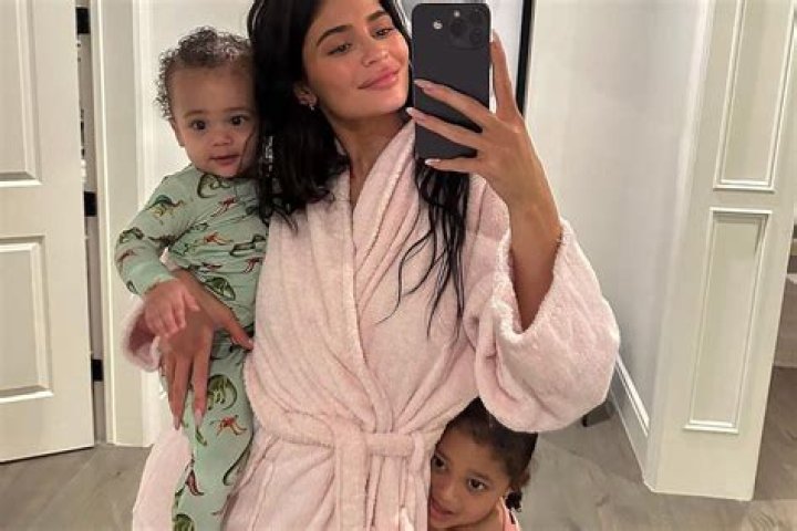 Travis Scott Floods Kylie Jenner With Gorgeous Flowers For Mother’s Day After Family Getaway