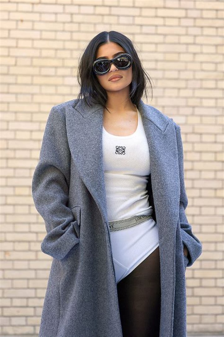 Kylie Jenner Wears White Crop Top & Leather Jacket: Photo – Hollywood Life