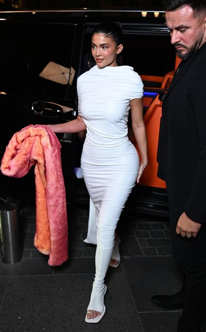 Kylie Jenner Wows in Skin-Tight Dress After Timothee Chalamet Outing – Hollywood Life