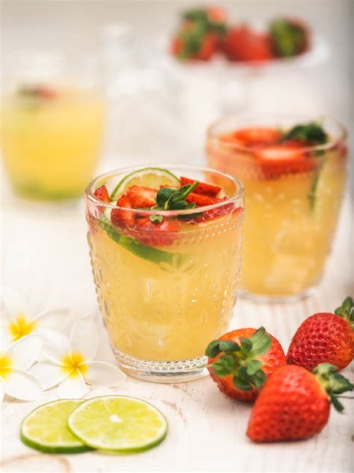 Spritzes & More – Hollywood Life