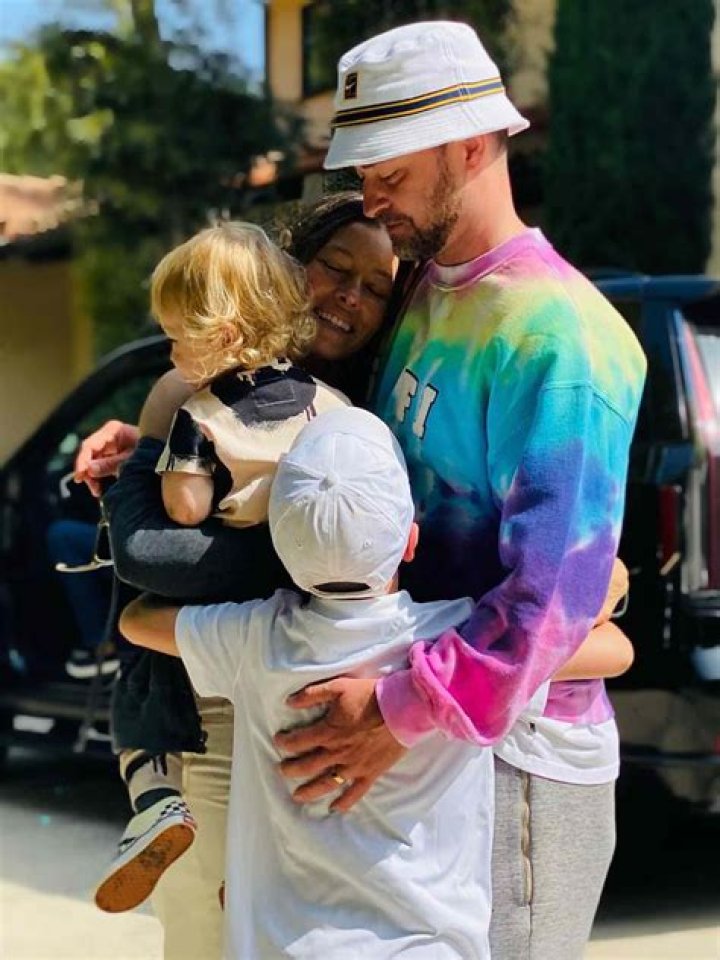 Lance Bass Gushes That Justin Timberlake & Jessica Biel’s New Baby Is So ‘Cute’