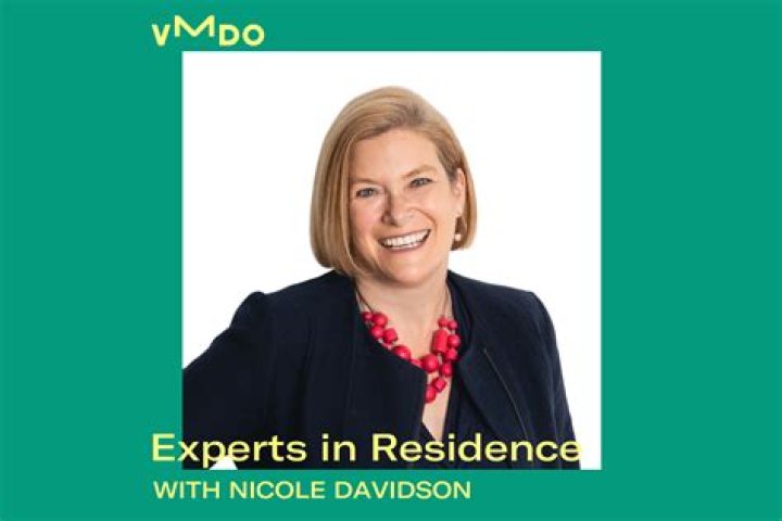 Lauren Davidson Channels ‘My Everything’ Into An Emotional Reflection In ‘Hindsight’