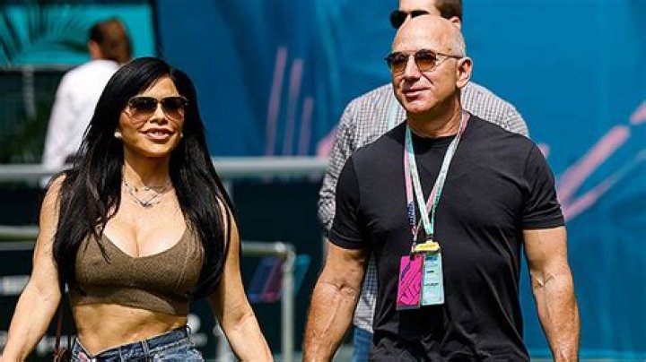 Lauren Sanchez In Crop Top With Jeff Bezos At Miami Grand Prix: Photos – Hollywood Life