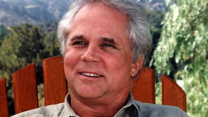 ‘Leave It To Beaver’ Star Tony Dow Dead At 77 – Hollywood Life