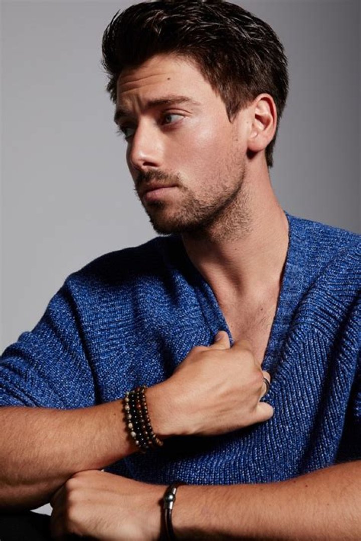 Lincoln Younes — Exclusive Portraits – Hollywood Life