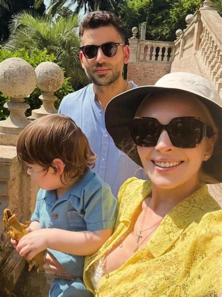 Lindsay Lohan & Bader Shammas’ 1st Photos After Wedding In NYC – Hollywood Life