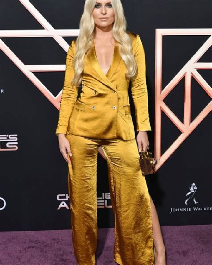 Lindsey Vonn Rocks A Bikini While Walking A Tightrope & Holding A Cocktail: Photo 