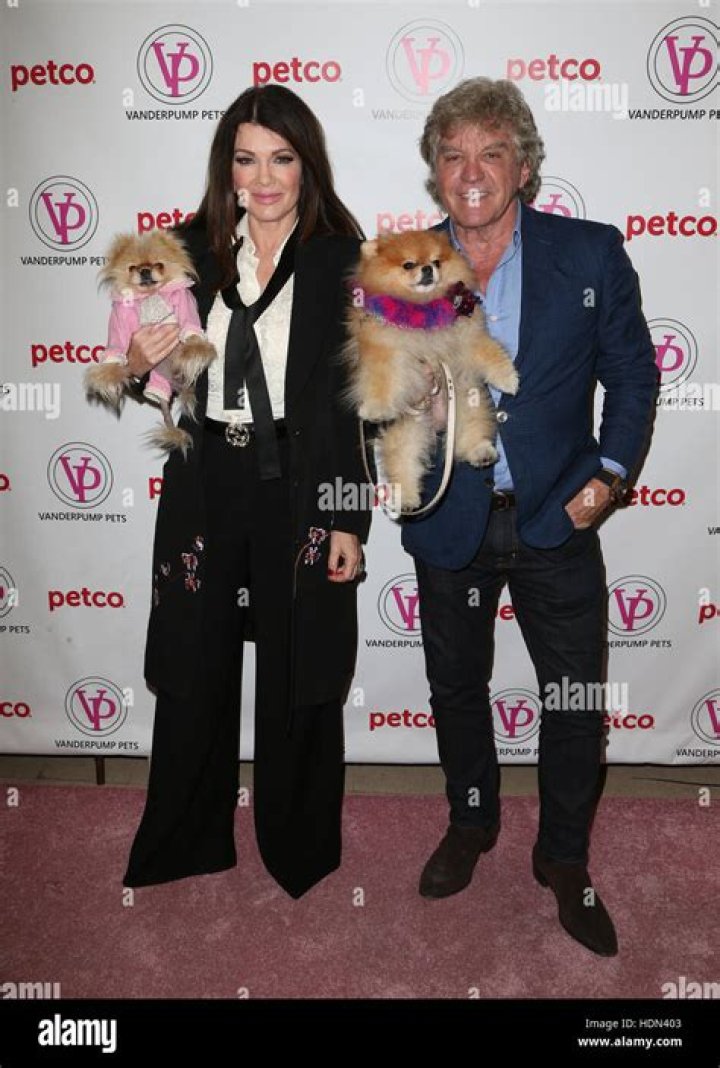 Lisa Vanderpump Gets Love From Andy Cohen & More After Dog Giggy Dies – Hollywood Life