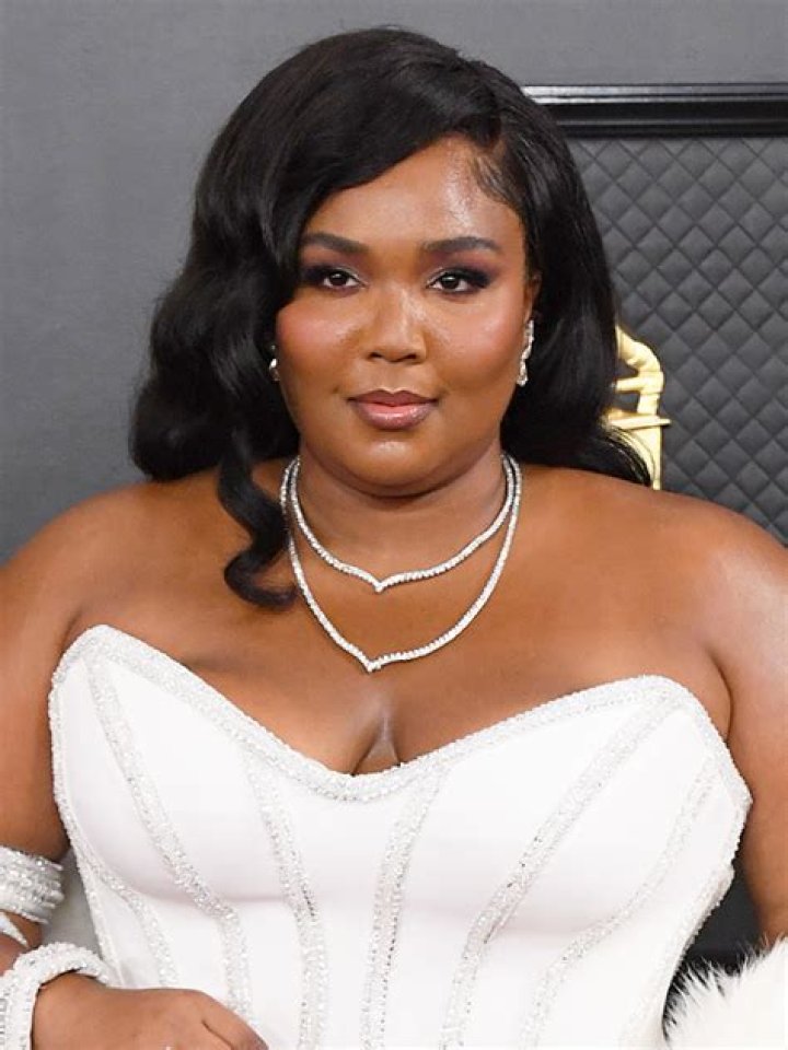 Lizzo Debuts Head-To-Toe Extensions In Incredible Hair Makeover In Juneteenth Tribute