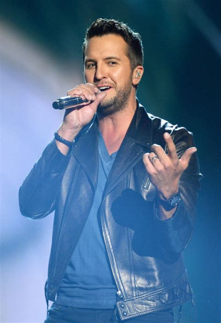 ACM Awards 2014 — ‘Play It Again’ – Hollywood Life