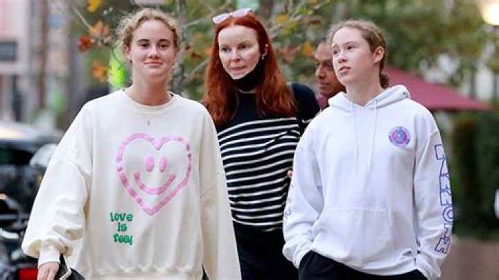 Everything To Know About Her Girls Savannah & Eden – Hollywood Life