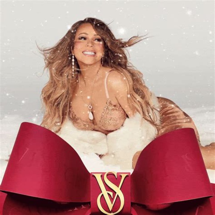 Mariah Carey’s Cleavage Is Quite Festive In Her Sexy Christmas Outfit – Hollywood Life