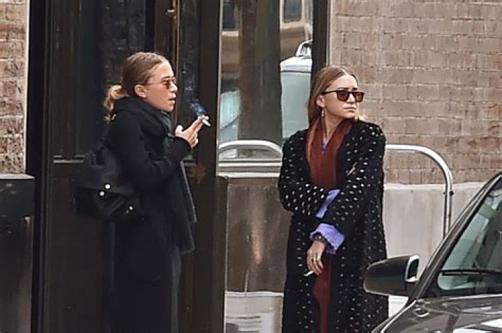 Mary-Kate & Ashley Olsen Seen Smoking In New York — See Pic – Hollywood Life
