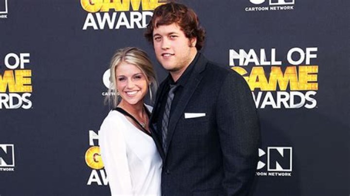 Rams QB Matthew Stafford’s Wife Kelly Admits Getting ‘Worst’ Boob Job – Hollywood Life