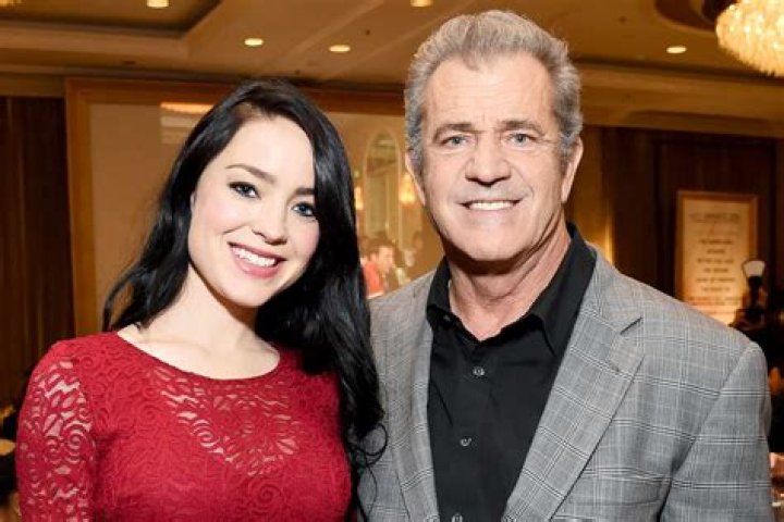 Mel Gibson & Girlfriend Rosalind Ross, 26, Expecting Baby: ‘Braveheart’ Star’s 9th Child