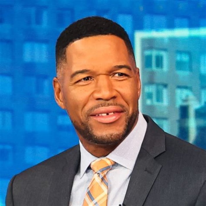 Michael Strahan Mocks Robin Roberts Over Her ‘Penthouse’ On ‘GMA’ – Hollywood Life