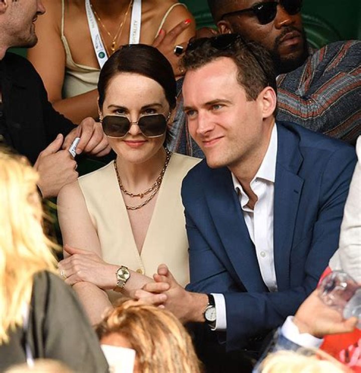 All About Her Fiancée Jasper Waller-Bridge – Hollywood Life