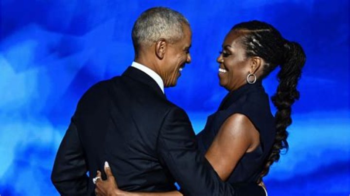 Michelle Obama Posts New Pic Of Malia & Sasha Thanking Barack For Being An ‘Amazing Dad’