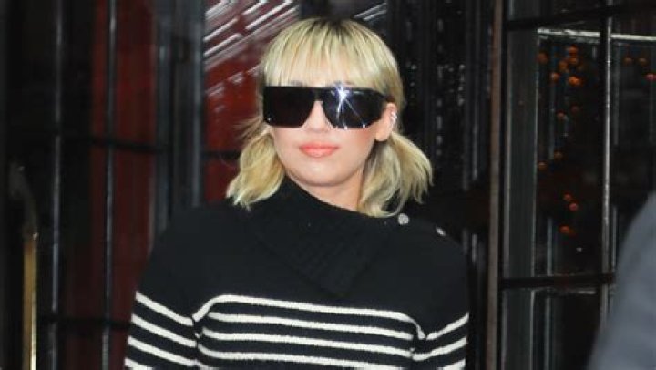 Miley Cyrus Uses Sex Toys As Home Decor: Interview – Hollywood Life