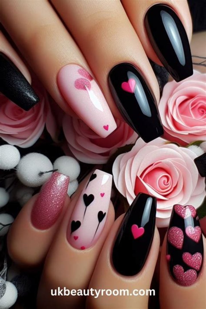 28 Best Nail Designs for Valentine’s Day – HollywoodLife – Hollywood Life
