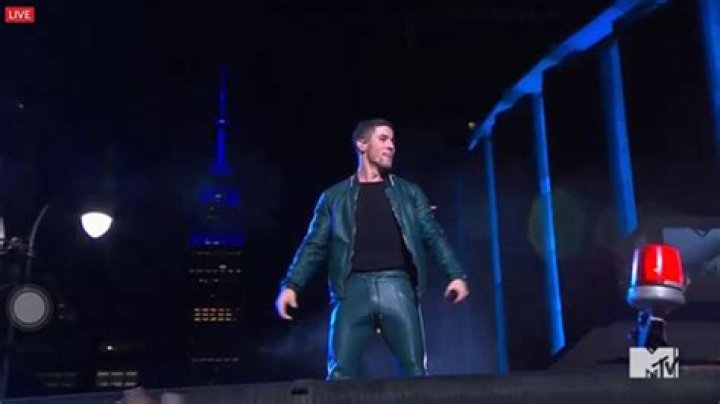 Nick Jonas Fans Swoon Over His Noticeable Bulge During VMAs Performance