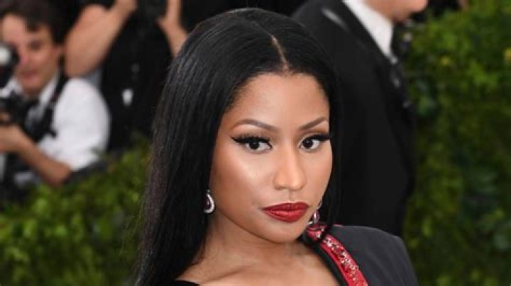 Nicki Minaj Goes Makeup-Free & Styles Hair In Pretty Waves: Video – Hollywood Life