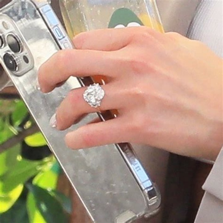 Olivia Culpo’s Diamond Engagement Ring: Photos – Hollywood Life