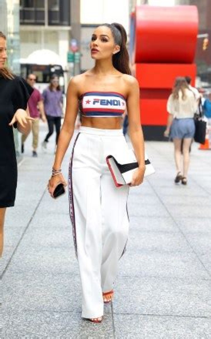 Olivia Culpo’s Outfit On American Airlines – Not Dress Code Photos – Hollywood Life