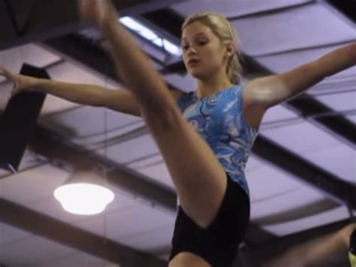 [VIDEO] Olivia Holt’s Performance At Colgate Skating Spectacular — Watch Now – Hollywood Life