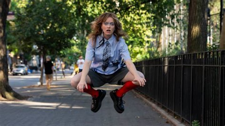 Orla Gartland Captures The ‘Exhausting’ Toll Of Pleasing Others In New ‘Pretending’ Video