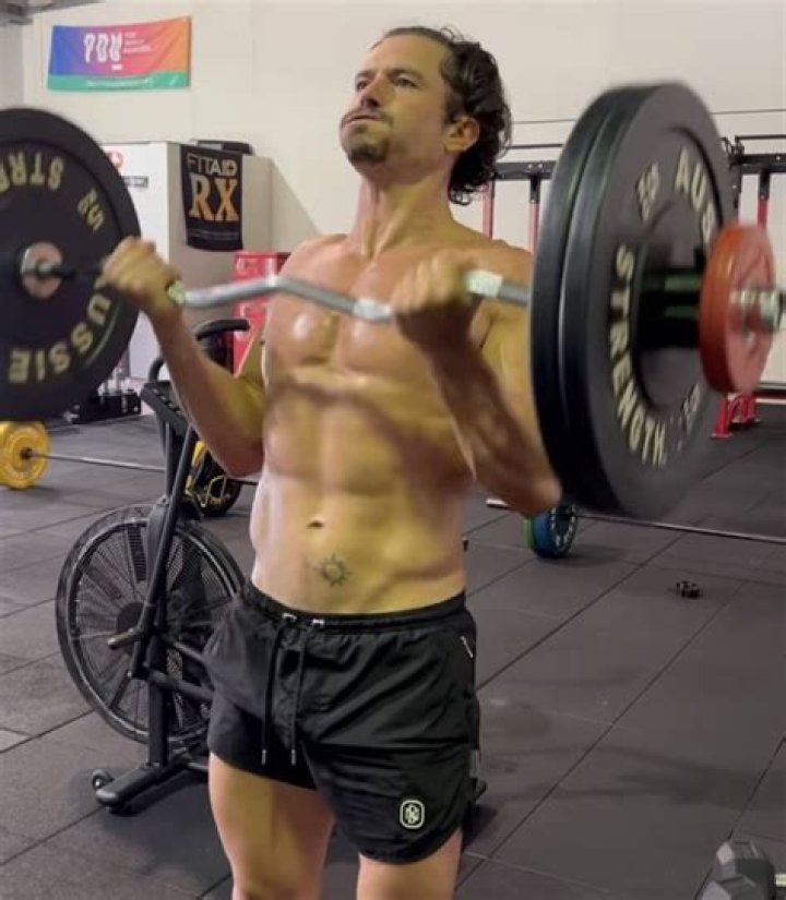 Orlando Bloom Goes Shirtless & Breaks A Sweat While Lifting Weights In The Gym